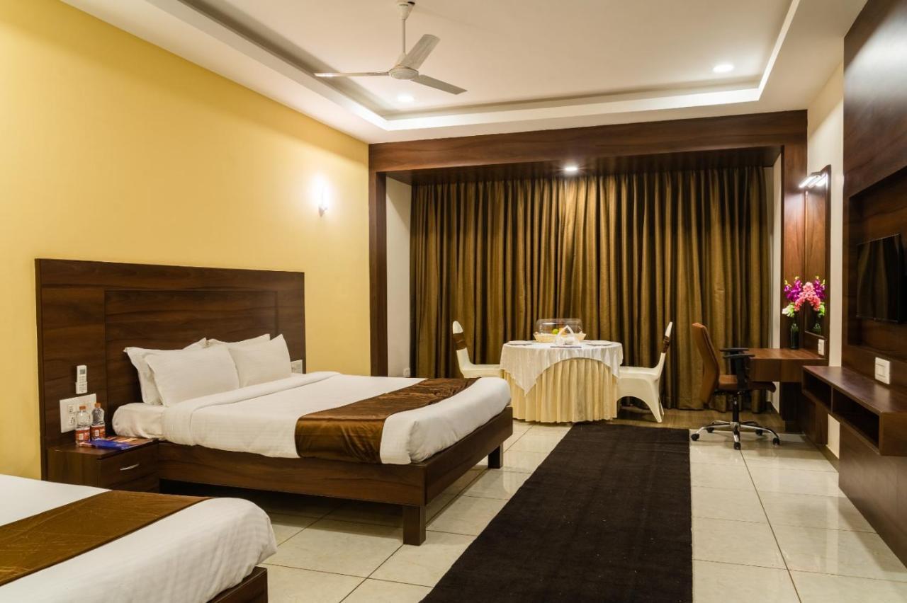 فندق The King'S Meadows Golhalli المظهر الخارجي الصورة