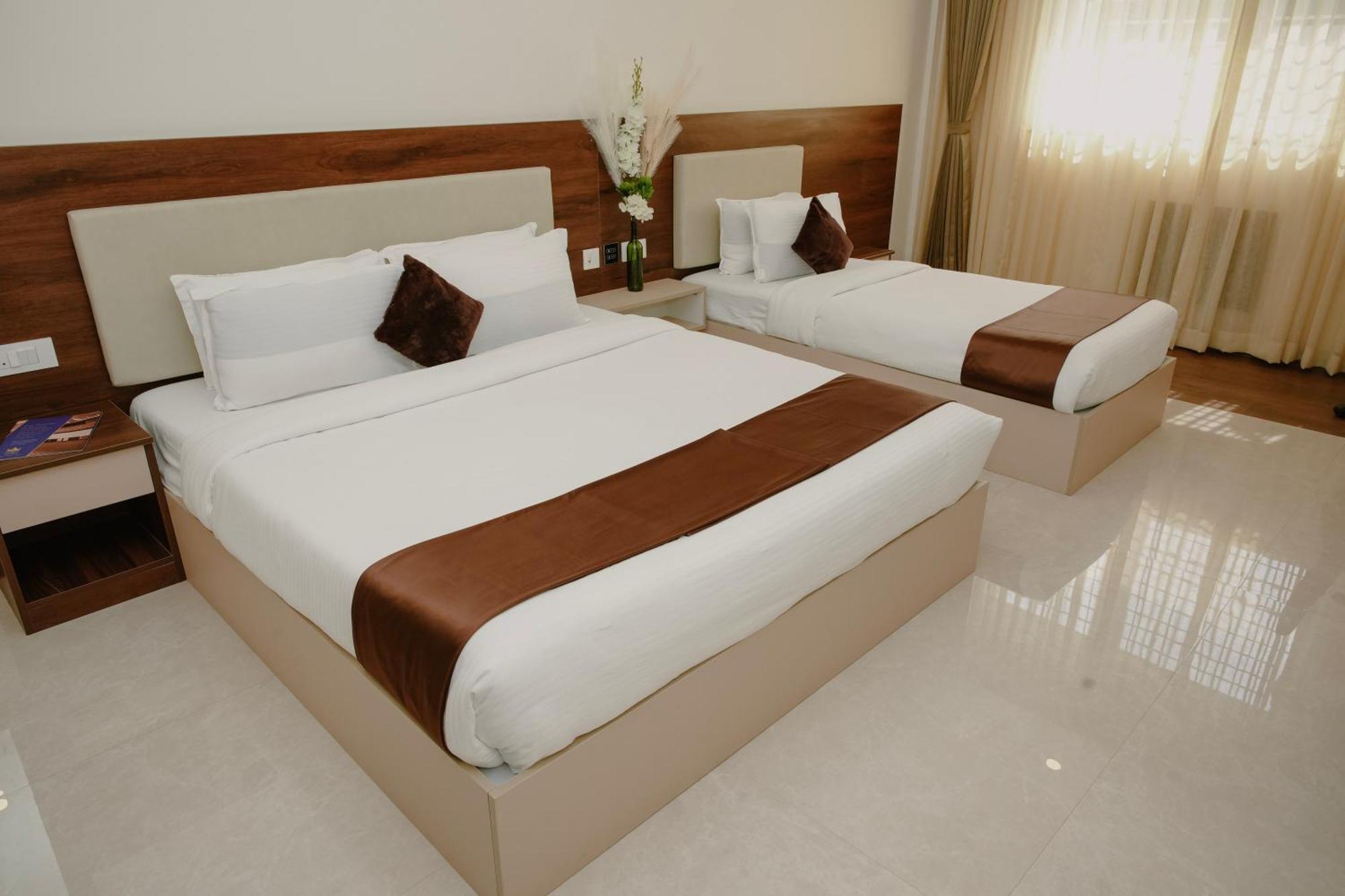 فندق The King'S Meadows Golhalli المظهر الخارجي الصورة