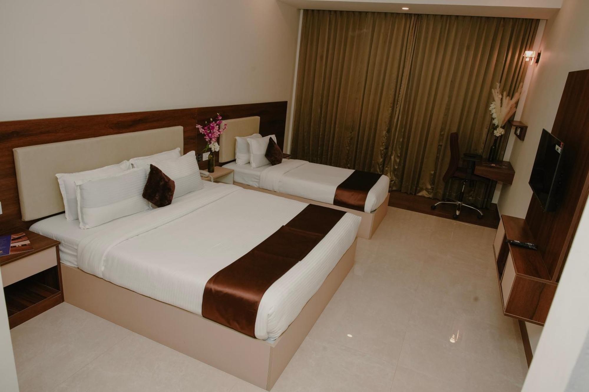 فندق The King'S Meadows Golhalli المظهر الخارجي الصورة