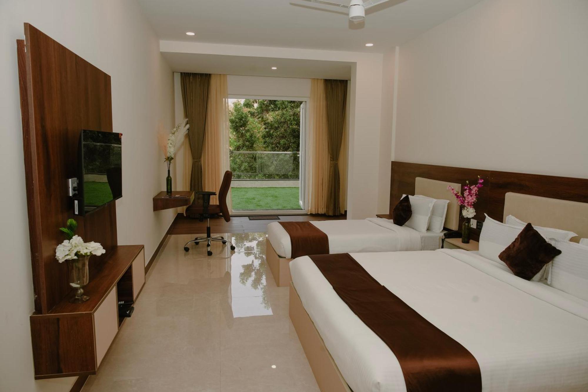فندق The King'S Meadows Golhalli المظهر الخارجي الصورة