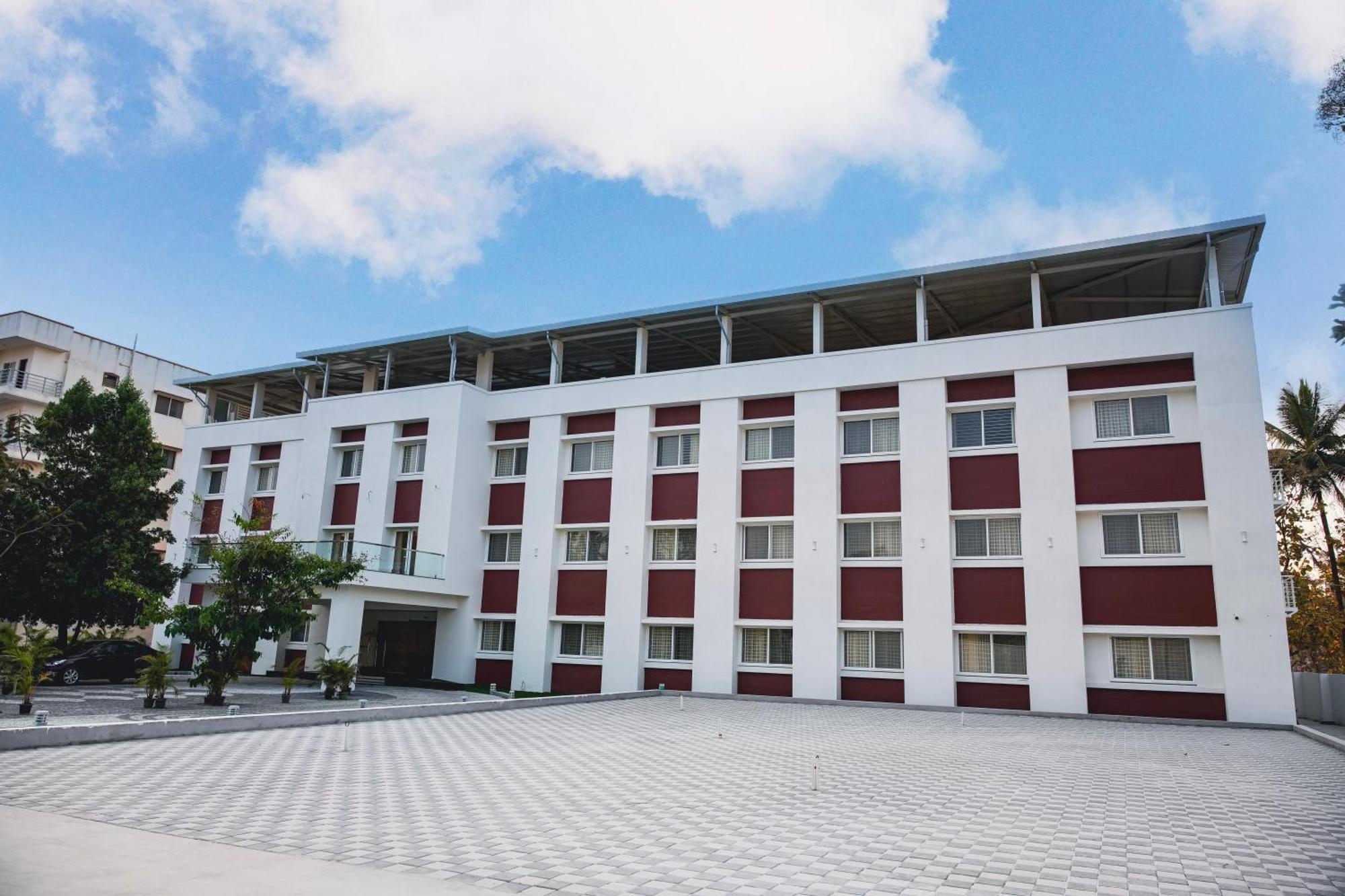 فندق The King'S Meadows Golhalli المظهر الخارجي الصورة