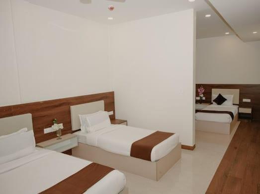 فندق The King'S Meadows Golhalli المظهر الخارجي الصورة